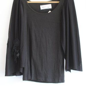 Trat Girl Black Form-fitting 3/4" Flowy Sleeved Top